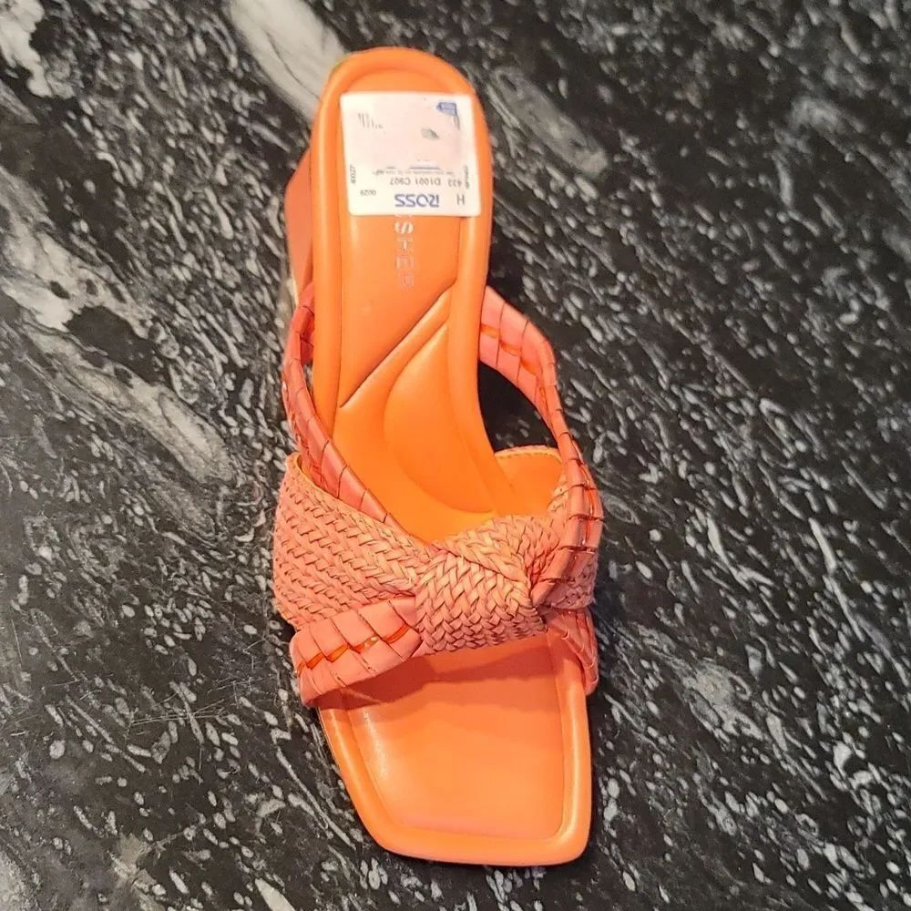 BRAND NEW MARC FISHER WITH INTERWOVEN STRAPS SQUARE OPEN TOE SAN…